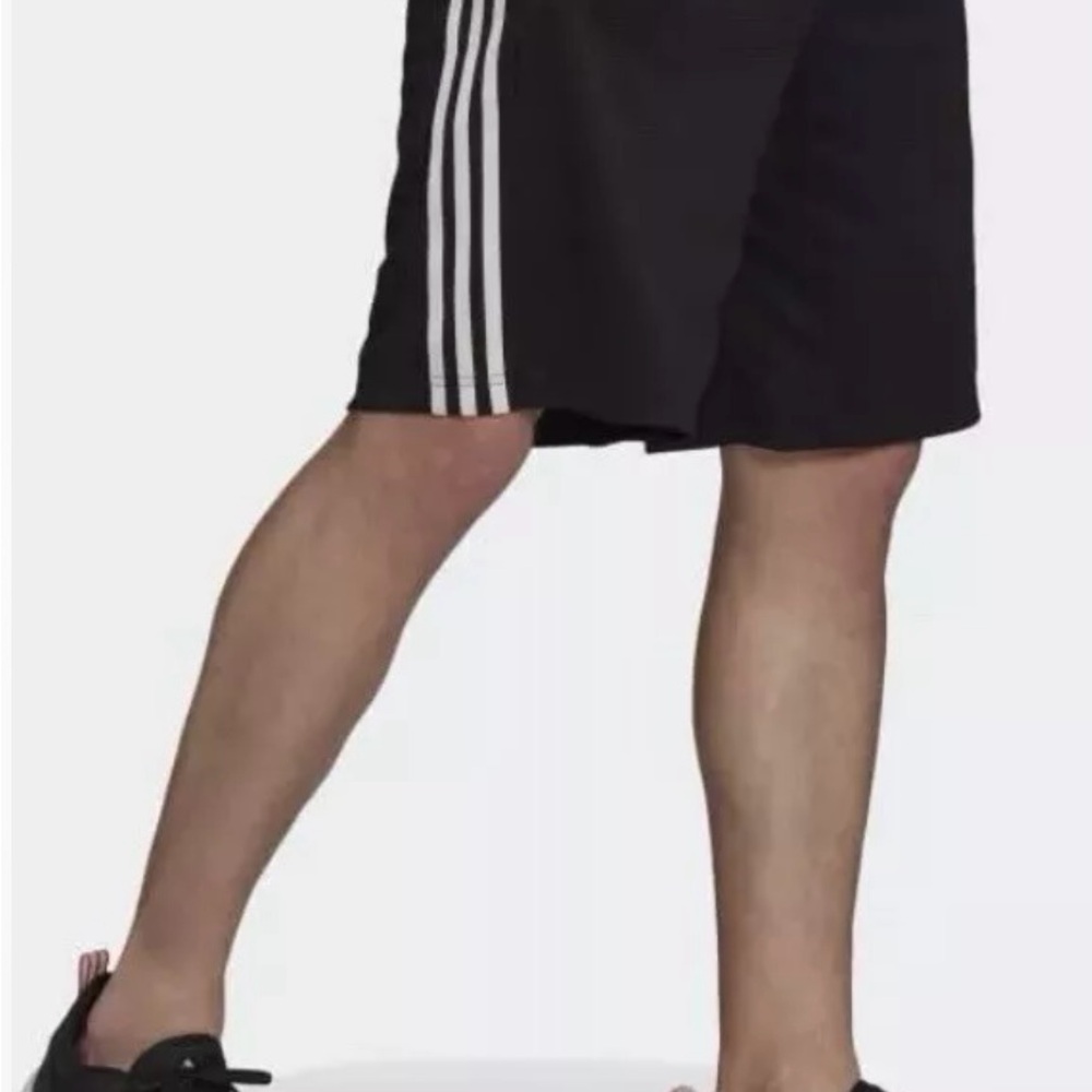 New Adidas Men's Designed 2 Move 3-Stripes Primeblue Men's Shorts. - Picture 2 of 5